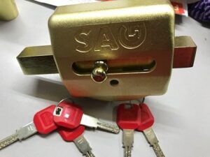 cerrojos sag con bombín kaba en valencia