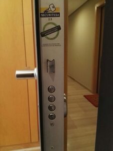 diferencia puerta blindada y puerta acorazada