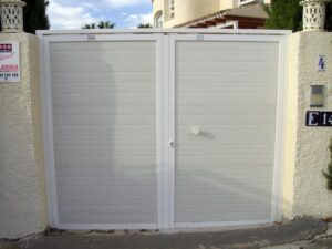 puertas de garaje batientes o abatibles