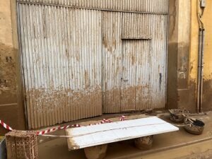 Arreglar puertas de garaje en Valencia tras la DANA Arreglar puertas de garaje en Valencia tras la DANA